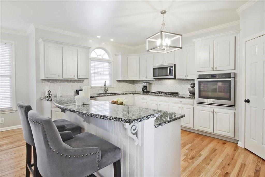 290 Stoneleigh Drive SW