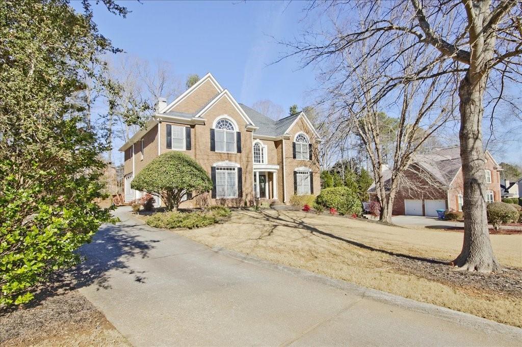 290 Stoneleigh Drive SW