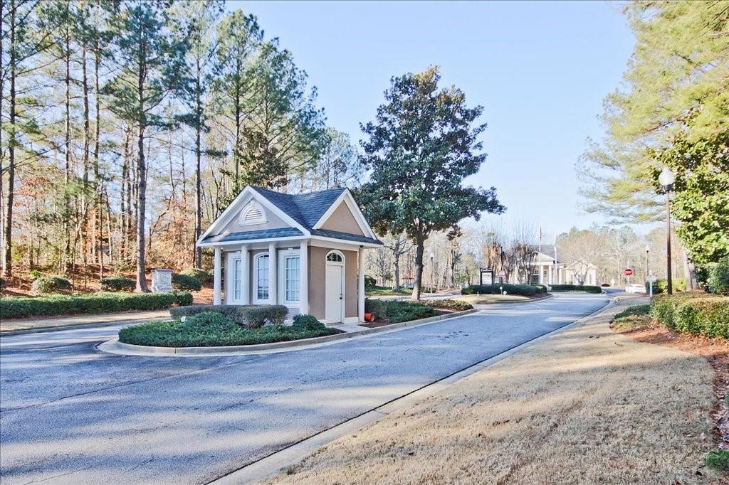 290 Stoneleigh Drive SW