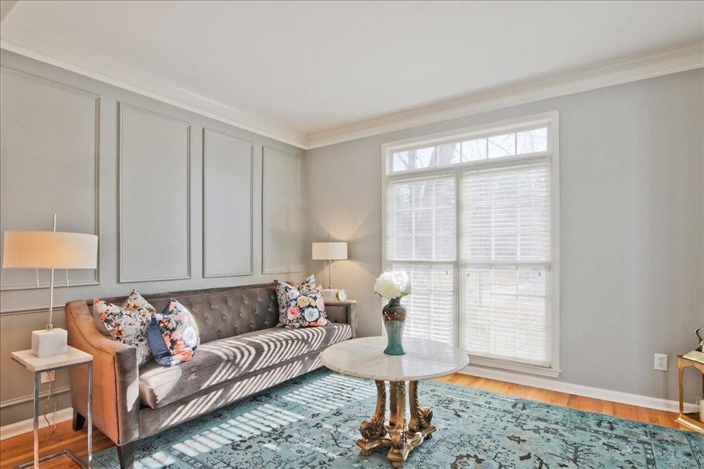 290 Stoneleigh Drive SW