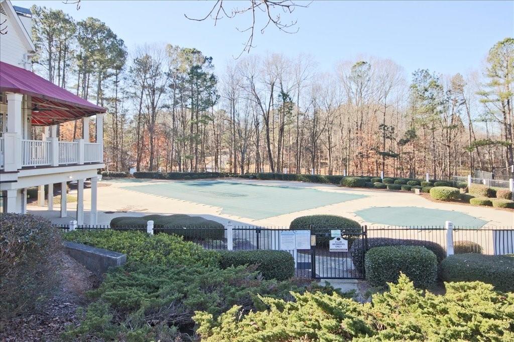 290 Stoneleigh Drive SW