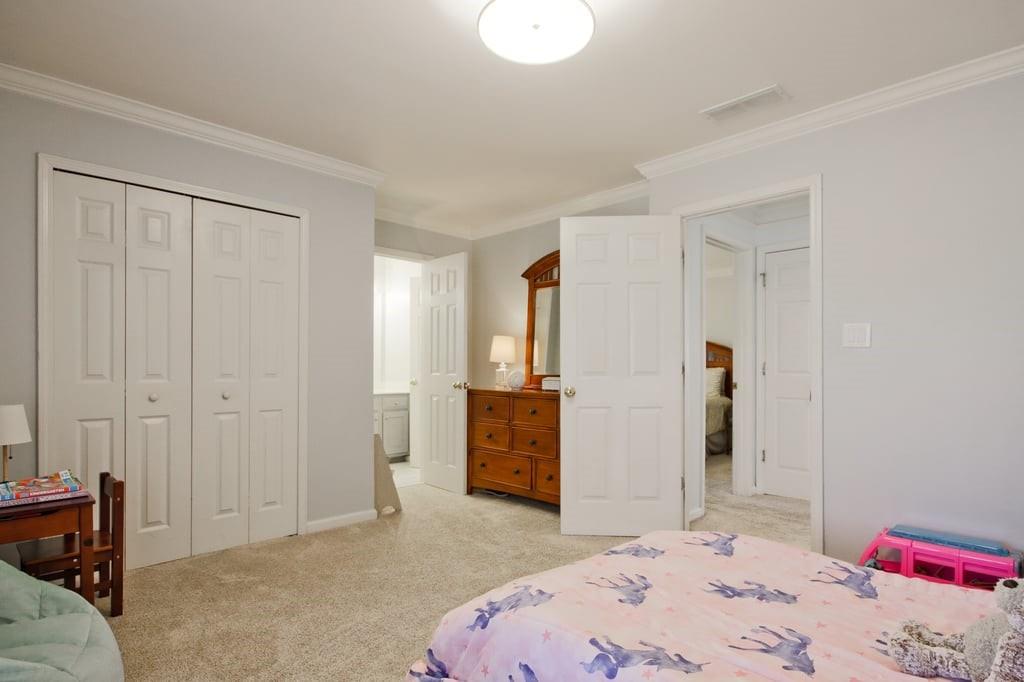 290 Stoneleigh Drive SW