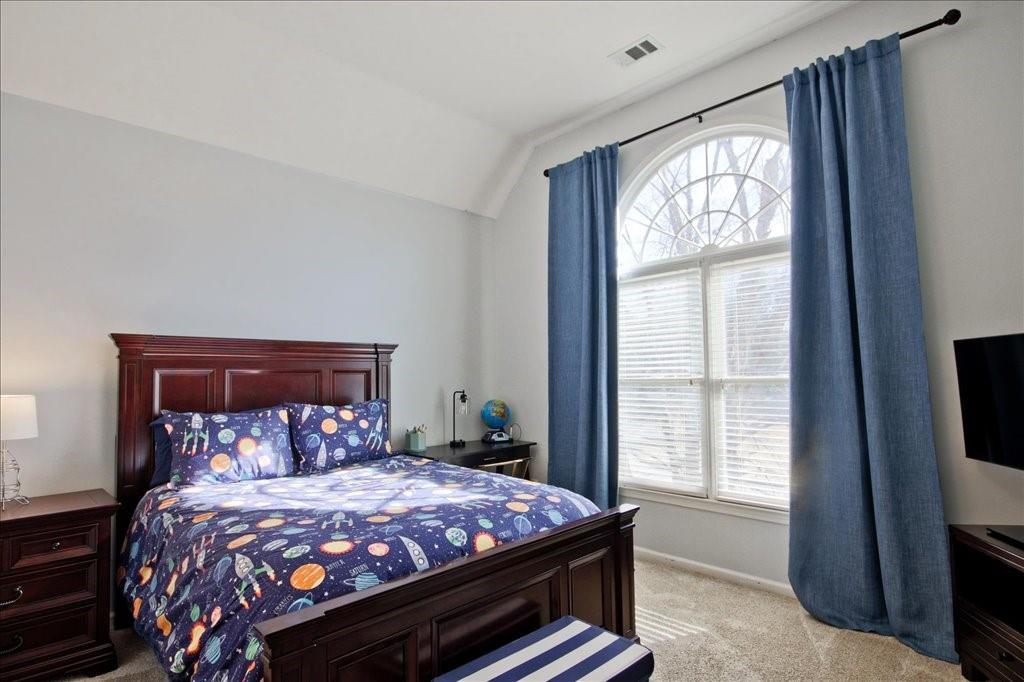 290 Stoneleigh Drive SW