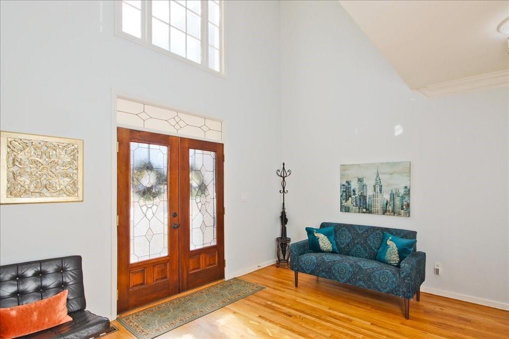 290 Stoneleigh Drive SW