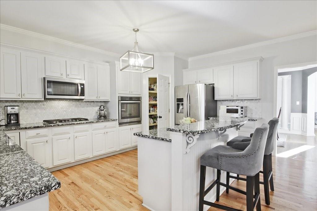 290 Stoneleigh Drive SW