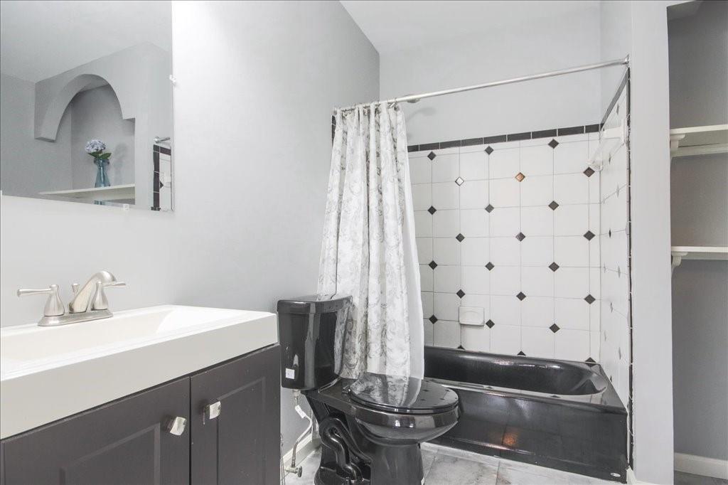 290 Stoneleigh Drive SW