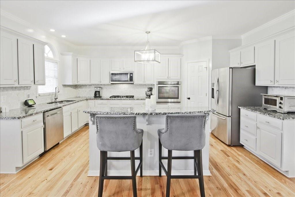 290 Stoneleigh Drive SW