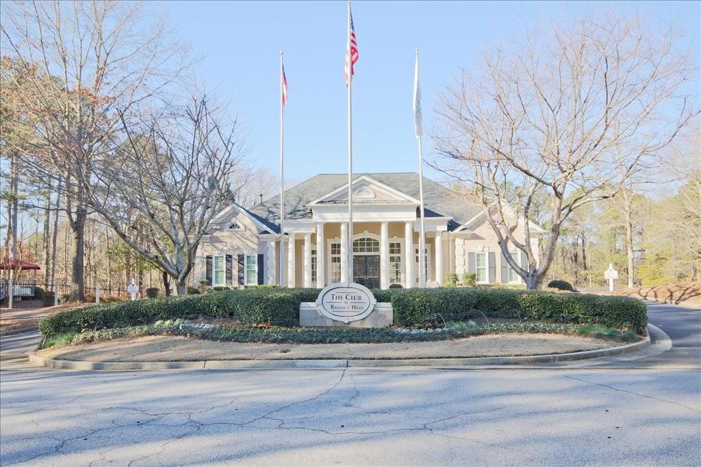 290 Stoneleigh Drive SW