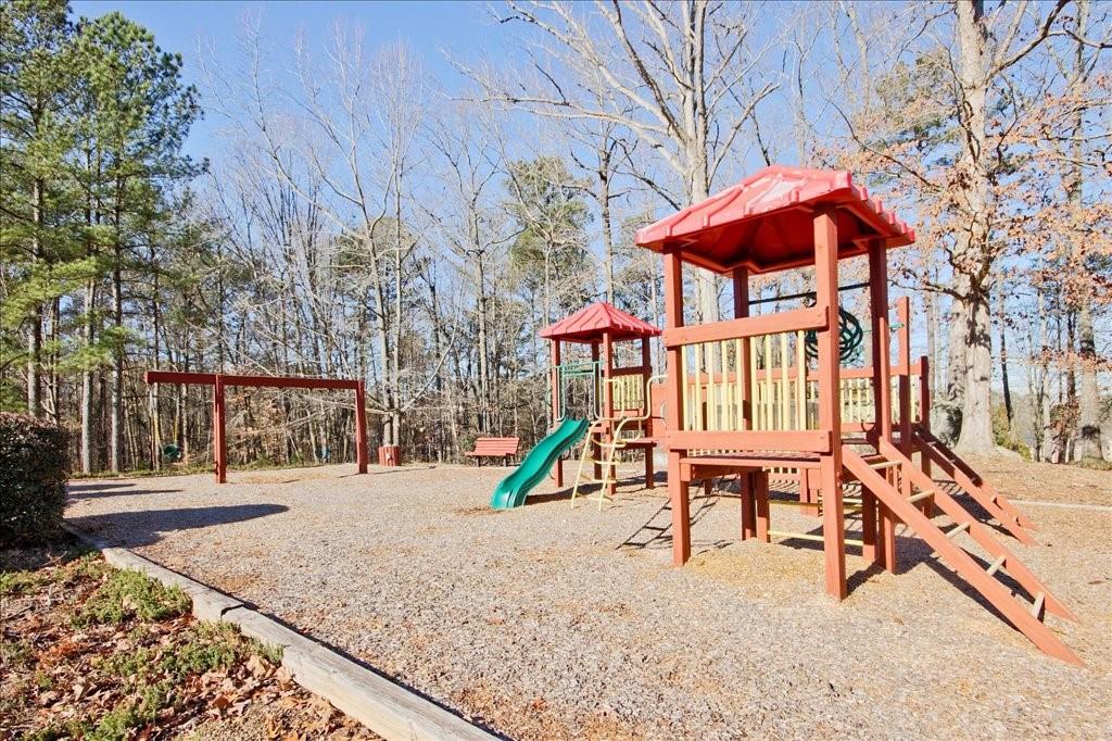 290 Stoneleigh Drive SW