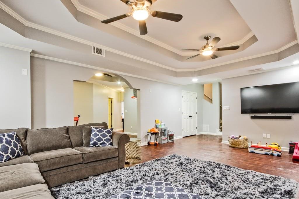 290 Stoneleigh Drive SW