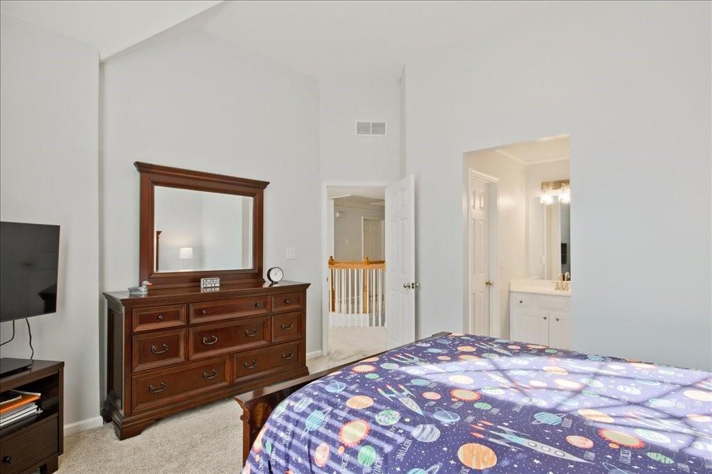 290 Stoneleigh Drive SW