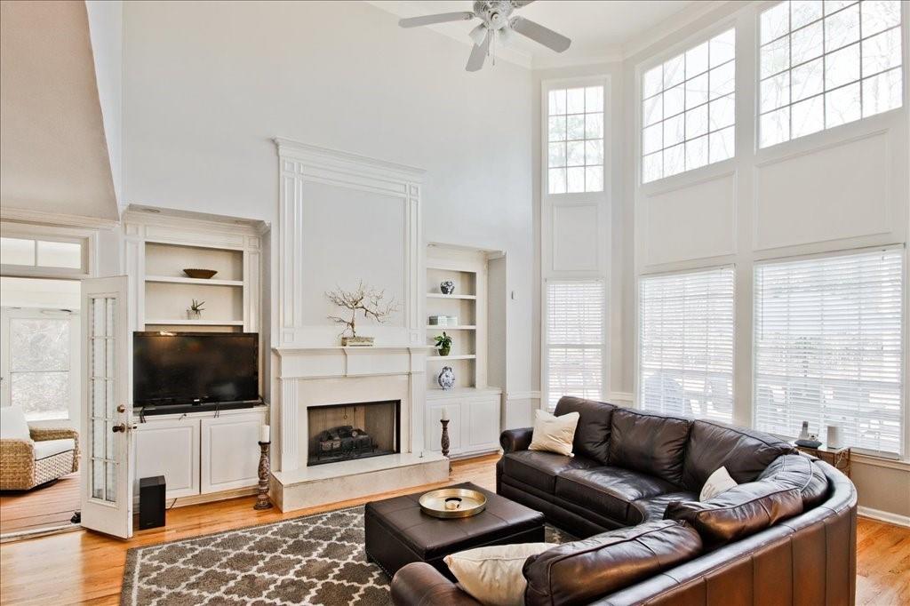 290 Stoneleigh Drive SW