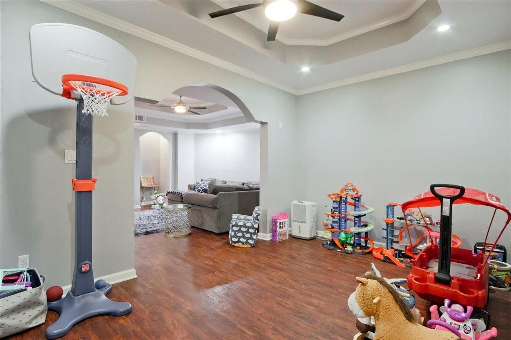 290 Stoneleigh Drive SW