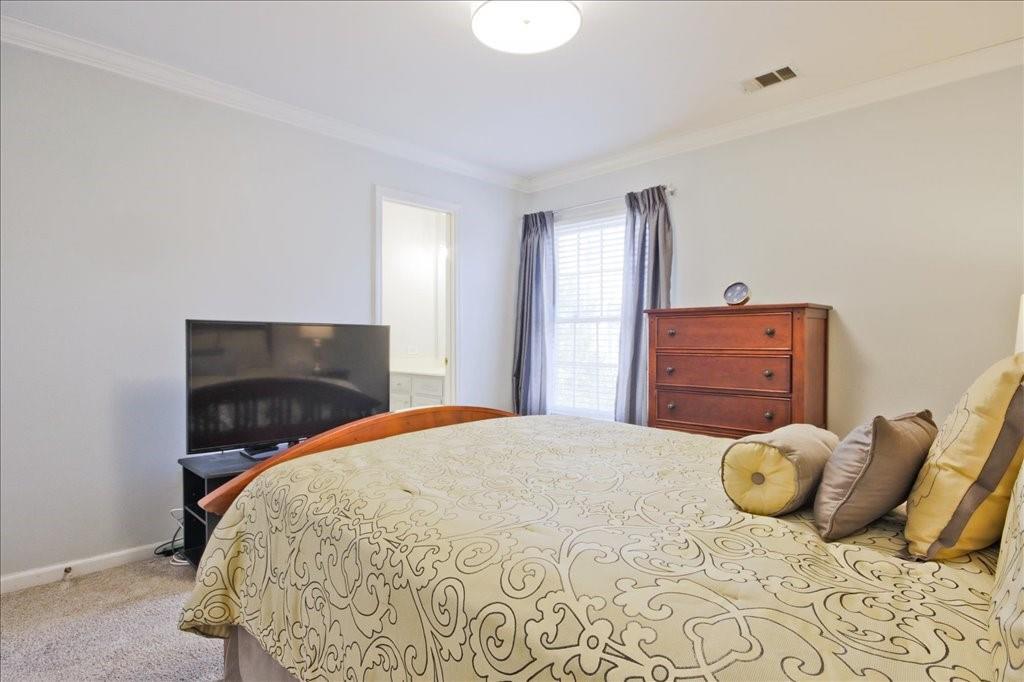 290 Stoneleigh Drive SW