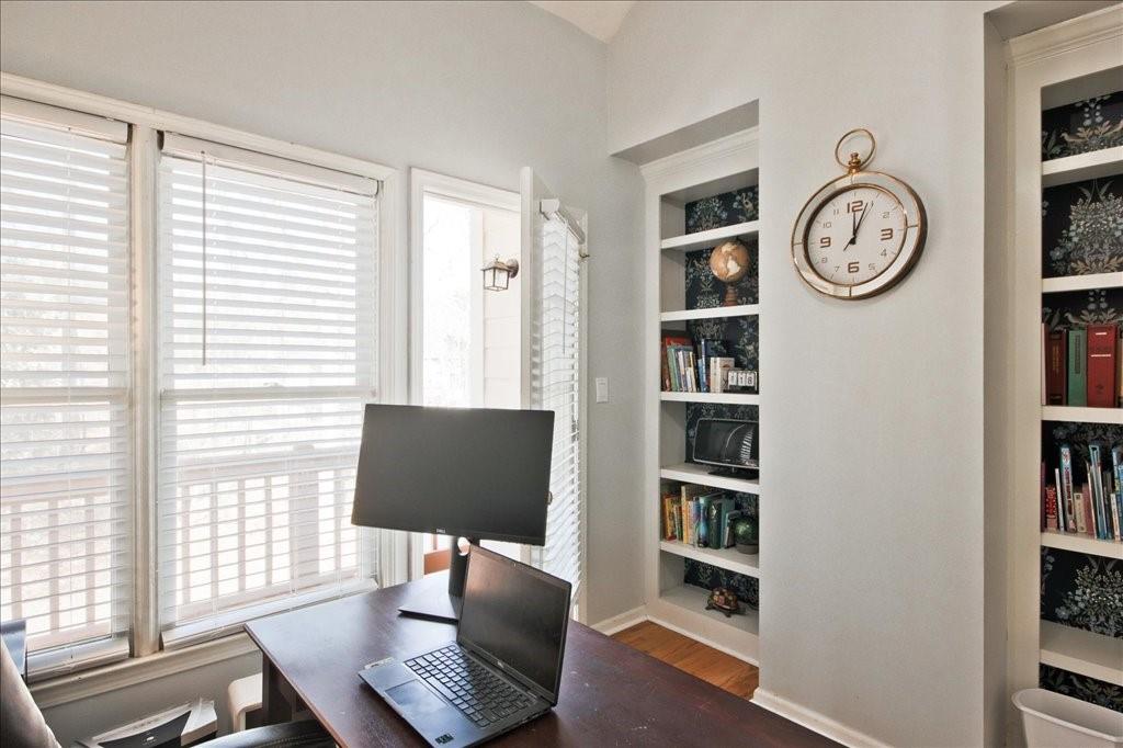 290 Stoneleigh Drive SW