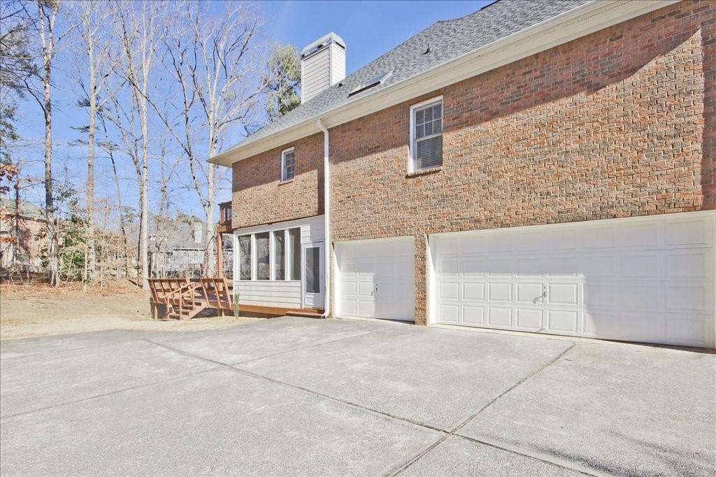 290 Stoneleigh Drive SW