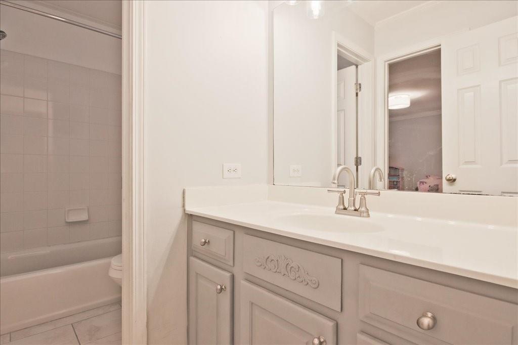 290 Stoneleigh Drive SW