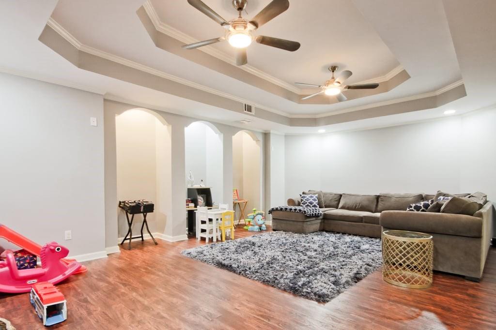 290 Stoneleigh Drive SW