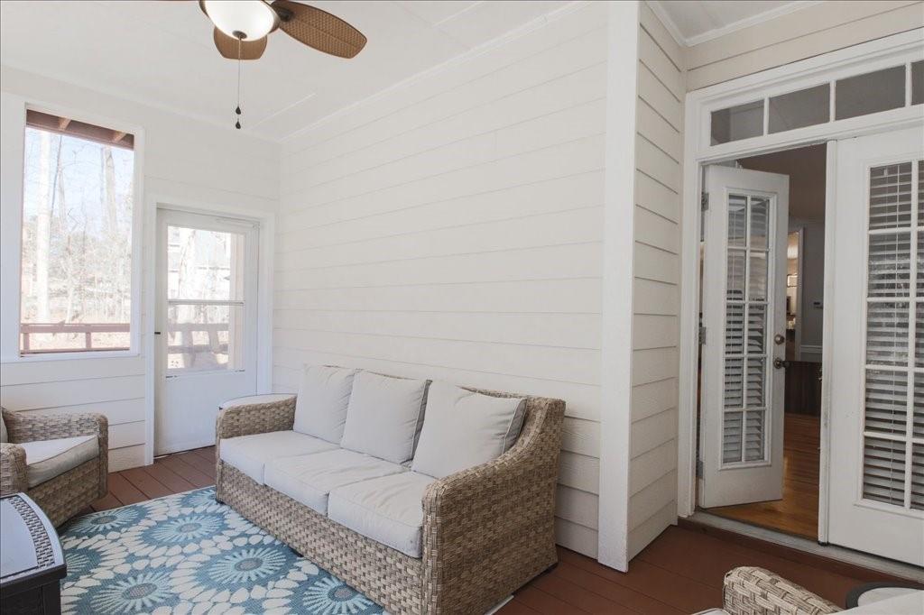 290 Stoneleigh Drive SW