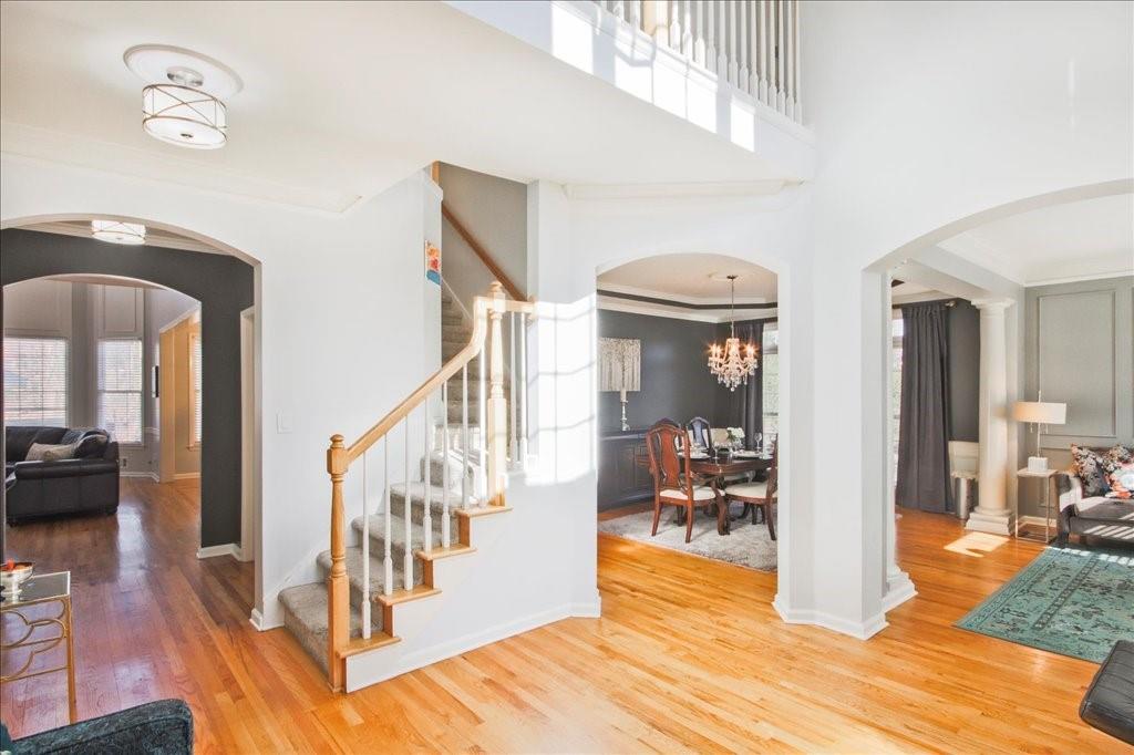 290 Stoneleigh Drive SW