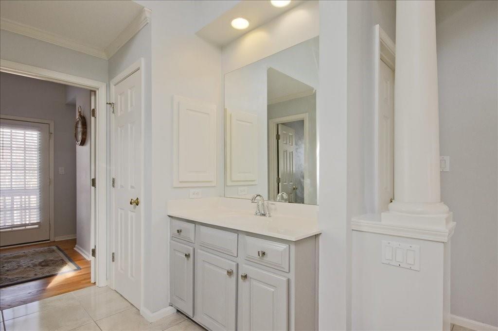 290 Stoneleigh Drive SW