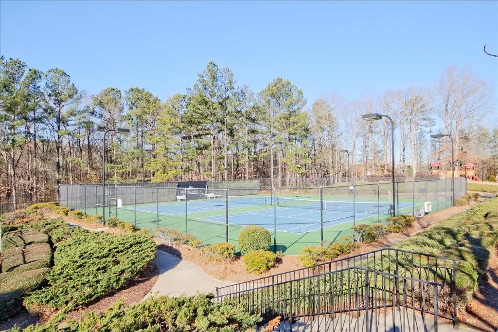 290 Stoneleigh Drive SW