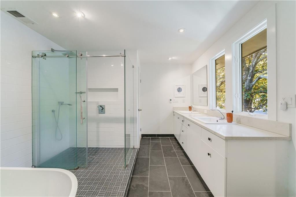 29 Roanoke Avenue NE