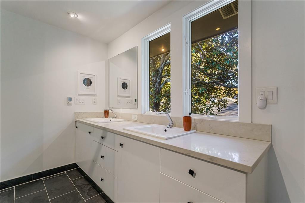 29 Roanoke Avenue NE