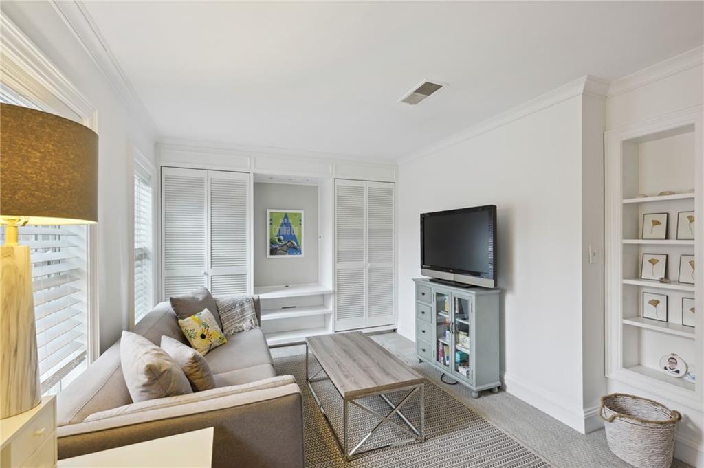 7 Independence Place NW