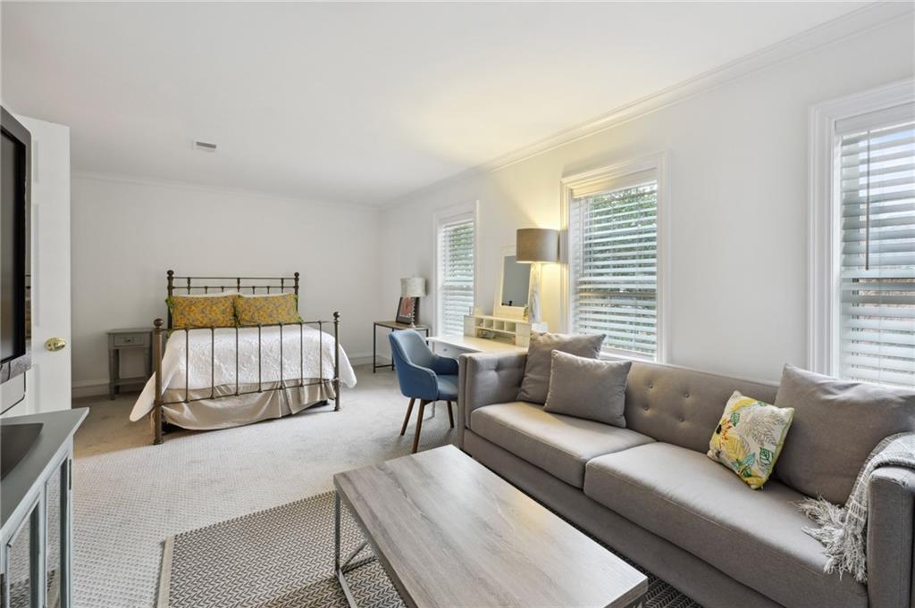 7 Independence Place NW