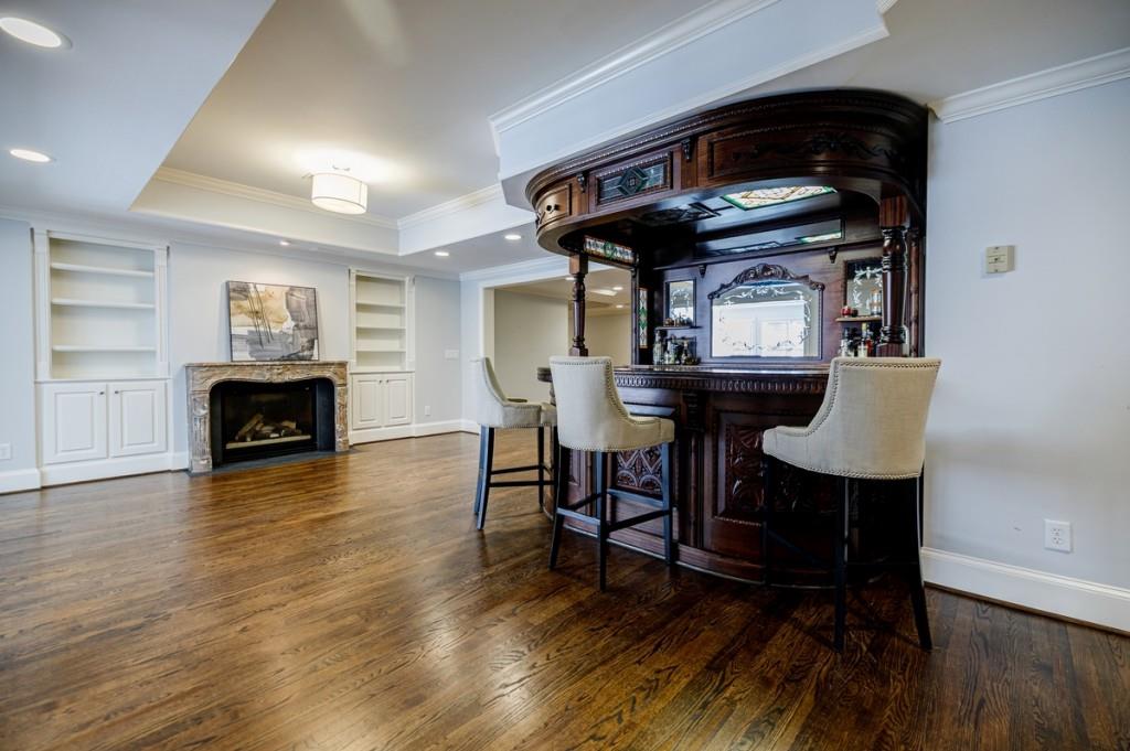 1610 Queensland Court