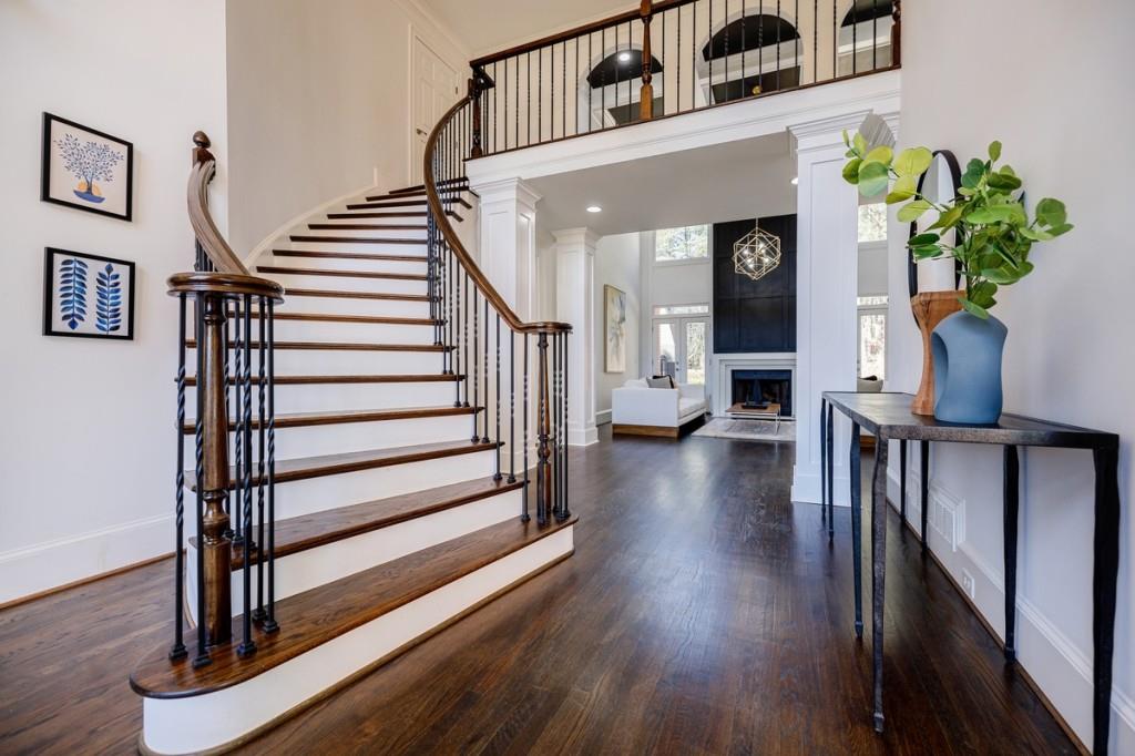 1610 Queensland Court