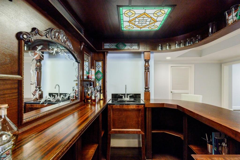 1610 Queensland Court