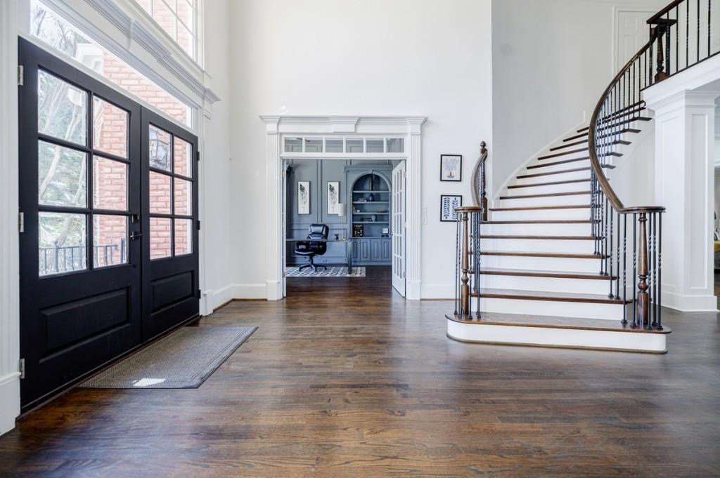 1610 Queensland Court