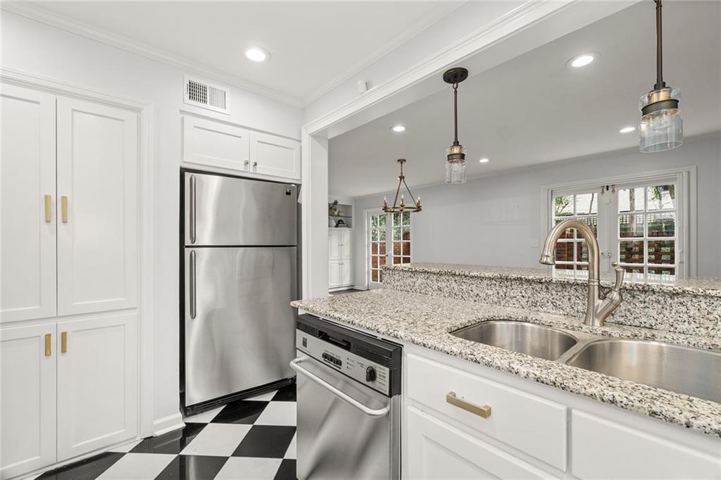 70 Old Ivy Road NE Unit 52