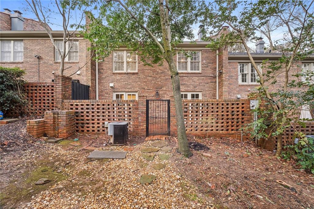 70 Old Ivy Road NE Unit 52