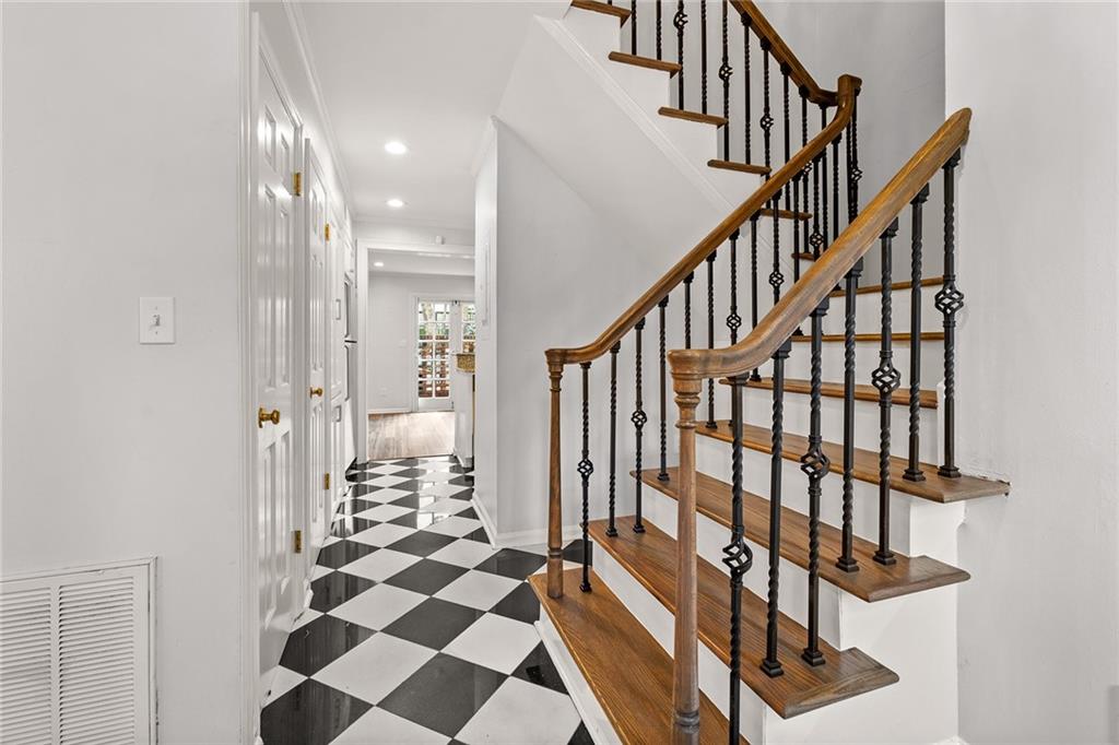 70 Old Ivy Road NE Unit 52