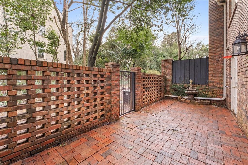 70 Old Ivy Road NE Unit 52