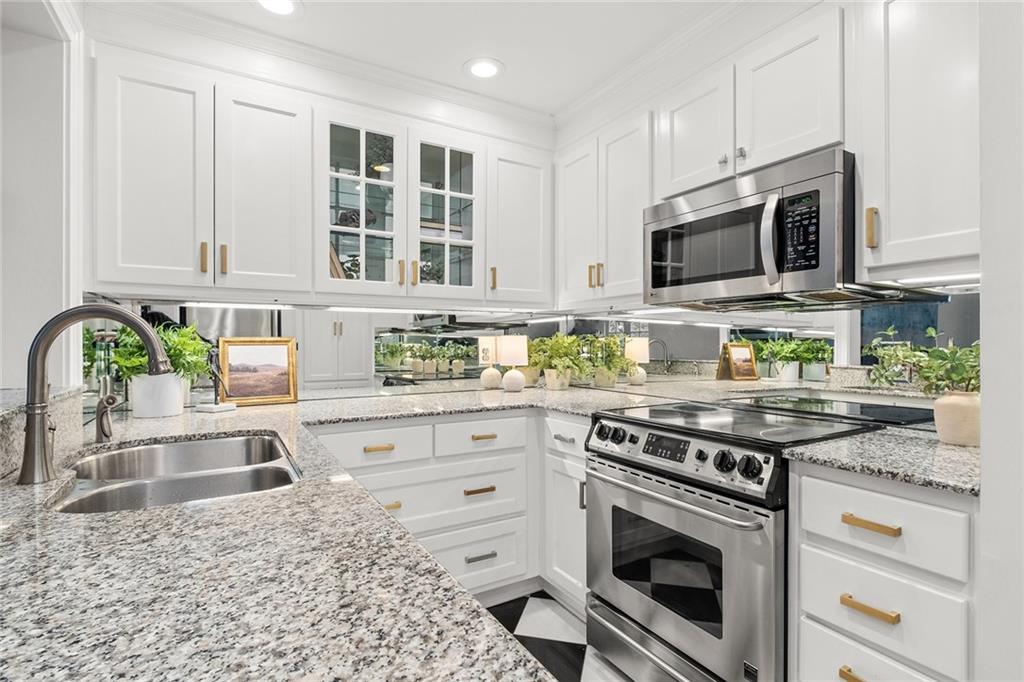 70 Old Ivy Road NE Unit 52