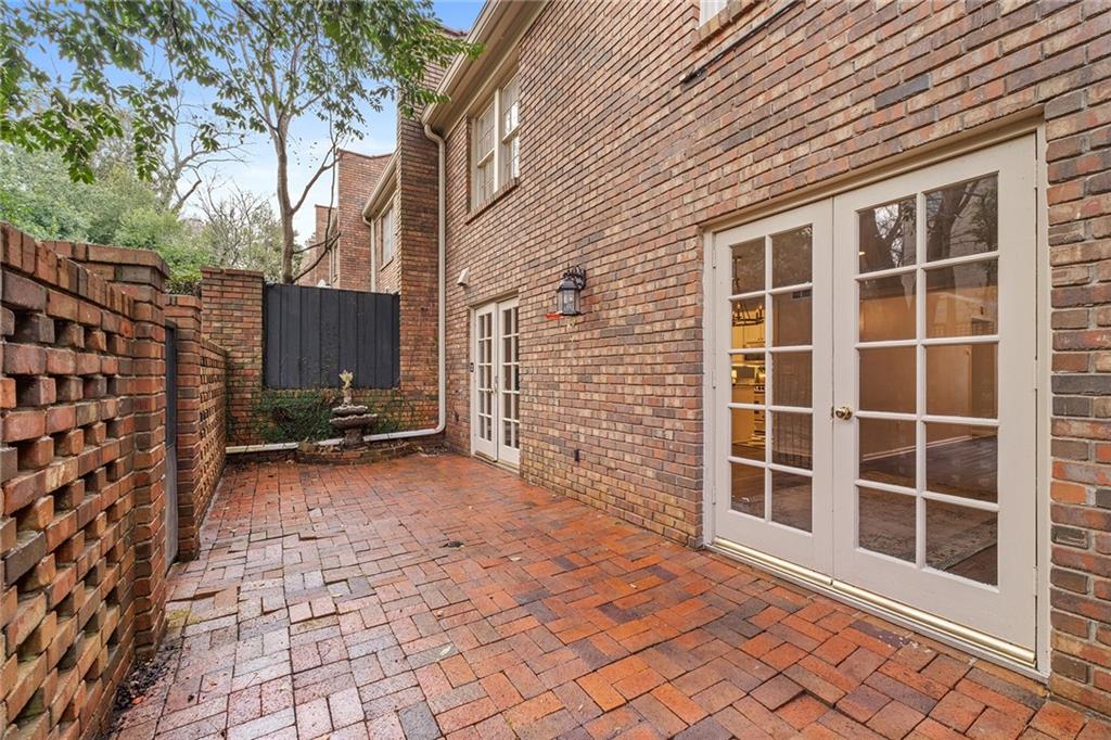 70 Old Ivy Road NE Unit 52