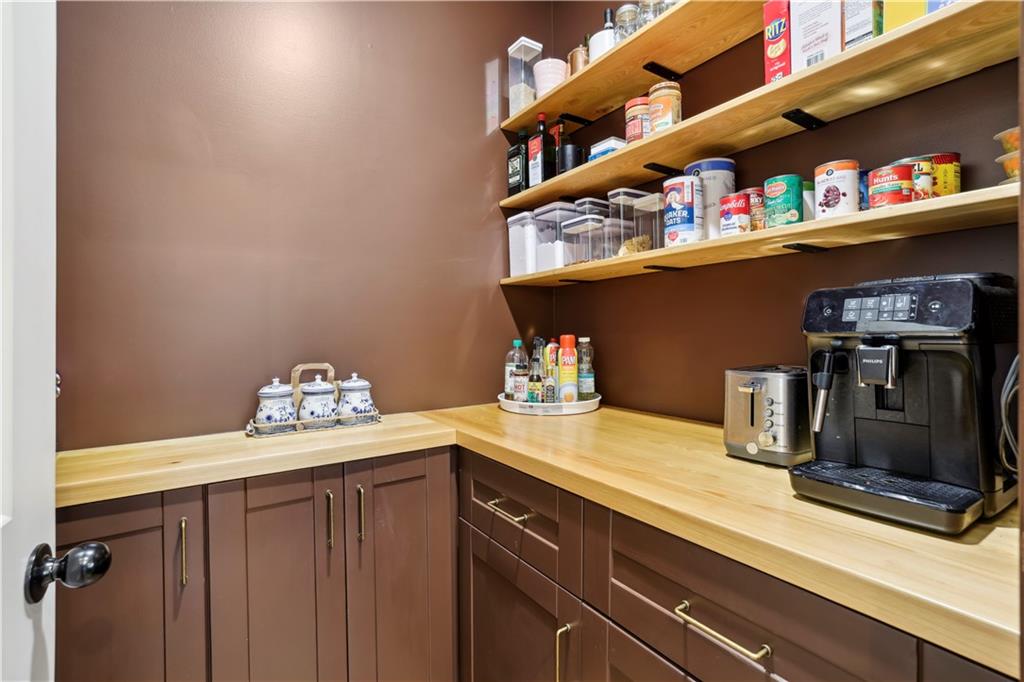 2736 Defoors Ferry Road NW