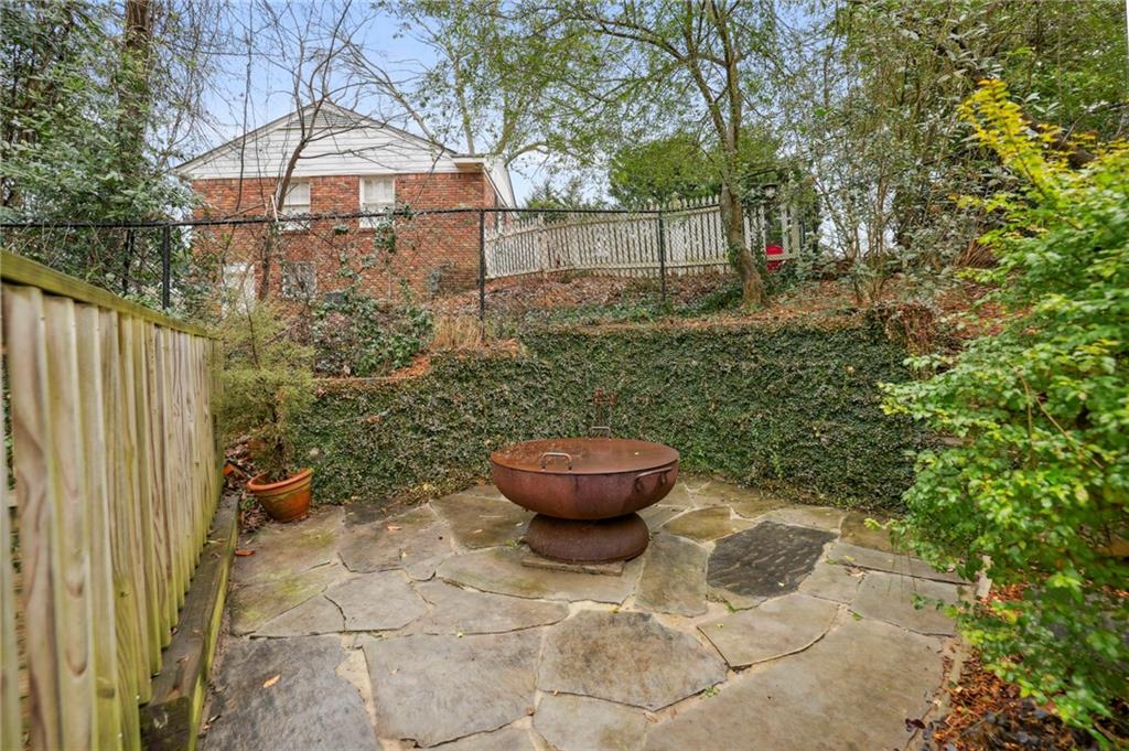 2736 Defoors Ferry Road NW