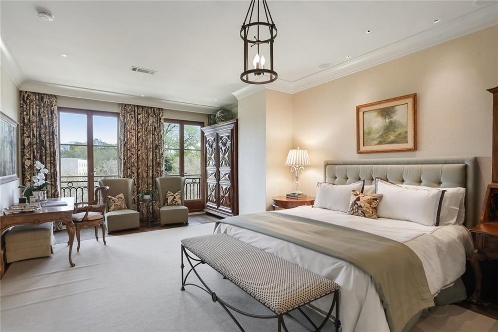 2288 Peachtree Road NW Unit 14