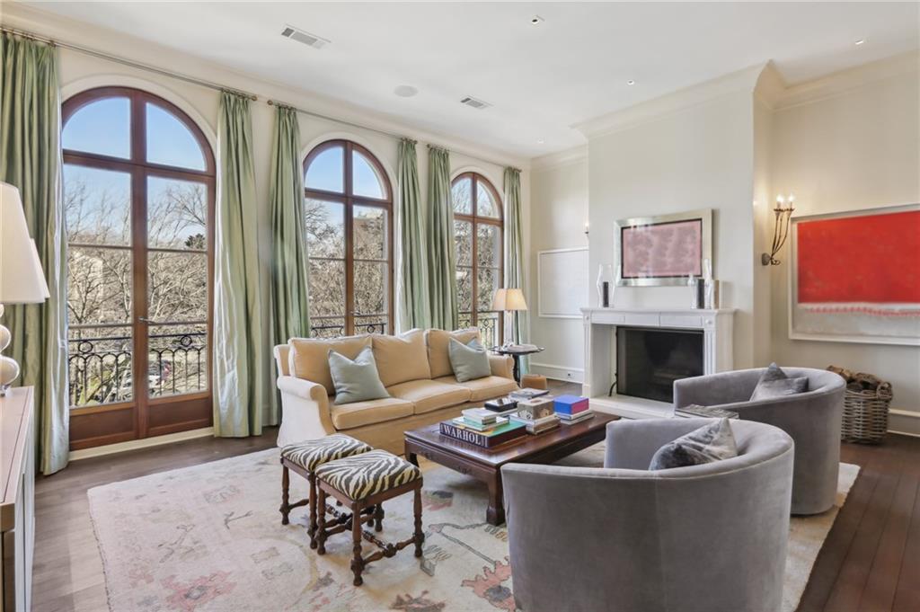 2288 Peachtree Road NW Unit 14