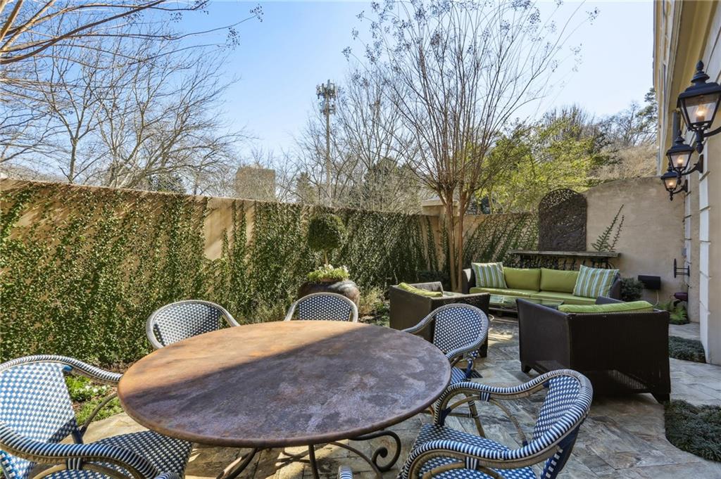 2288 Peachtree Road NW Unit 14