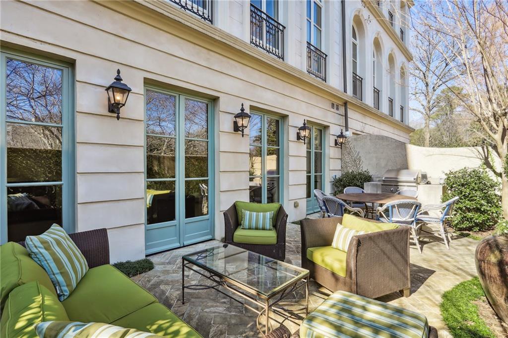 2288 Peachtree Road NW Unit 14