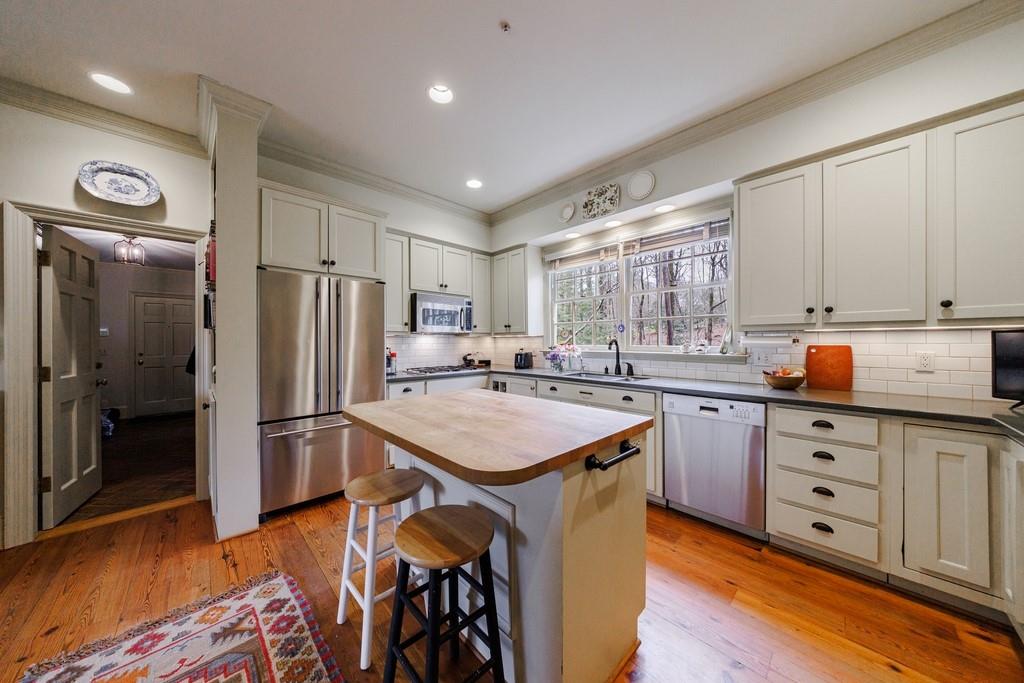 1608 Nancy Creek Ridge NW