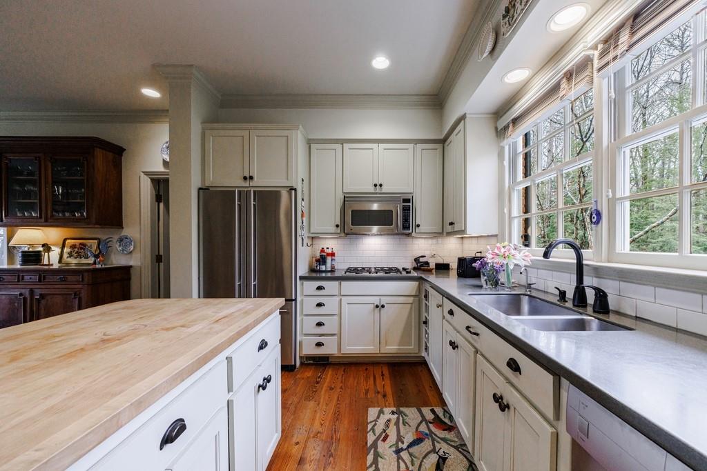 1608 Nancy Creek Ridge NW