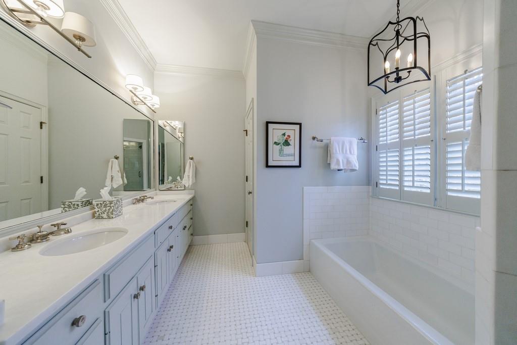 1608 Nancy Creek Ridge NW