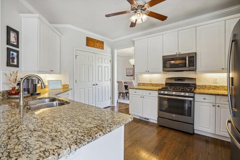 6390 Ivey Manor Drive